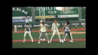 120805 C-CLOWN Talk + 'SOLO' at Nexen Heroes vs LG baseball match