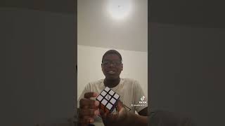 video je résous le rubik cube 3×3 en moins de trois minutes