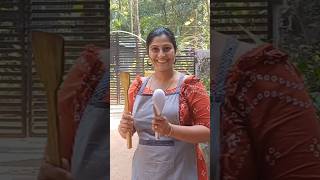 ഷർട്ട്‌ കൊണ്ട് ഇത്ര പെട്ടന്ന് apron തയ്ക്കാൻ പറ്റോ😱👌🏼Shirt into super apron within 5 mins😍#trending