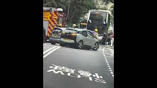 直擊 - (意外後現場) 大潭道口車禍，疑似Jazz亂出路口與i3相撞