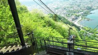 山梨・河口湖天上山公園カチカチ山湖畔駅から富士見台駅にくるロープウェイ❕