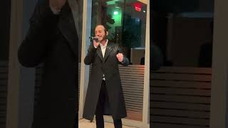 Hasidic Superstar Shulem Lemmer sings Tzomo Lecha Nafshi (Chabad)