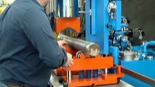 Fixed Frame Straightening press with Manual Accessories - Savage Engineering - 300 Ton