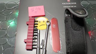 VICTORINOX Swisstool PLUS : I replace the ratchet with a FACOM ratchet (+ Victorinox catalog 2013)