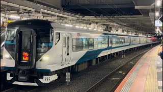 初の2000番台によるあずさ運用！空笛＋MH有り！【臨時特急あずさ84号新宿行き】E257系2000番台ｵｵNA-05編成があずさ幕で立川駅3番線を発車するシーン（8084M）2024.8.10