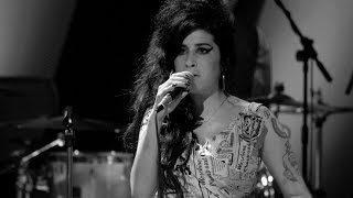 Amy Winehouse - Tears Dry On Their Own ( Live at Jools Holland 2006 ) - HD