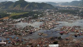 El Tsunami Asiatico del 2004 - Documental Español Completo