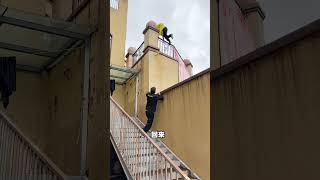 How Did The Delivery Man Escape From The Security Guards?#parkour #funny