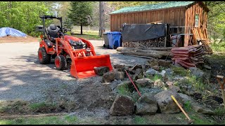 #39 Built a small border wall with the Kubota BX + More Topdressing \u0026 Some Woodworking for the Robin