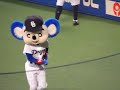 2015.3.19 阪神ＯＰ戦でドアラがホウキを口のとこに乗せてバランスをとりますよ。