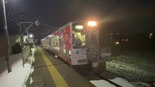 えちごトキめき鉄道 妙高はねうまライン　ET127系V4編成 株式会社ミタカラッピング　妙高高原行　北新井駅発車