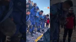 Çinli yardım ekibi, enkazdan çıkarılan cenazeleri törenle uğurluyor #shorts