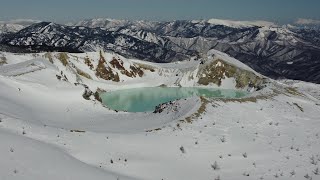 空撮：《エメラルドグリーンの神秘の世界》湯釜白根山【群馬県】20220209撮影