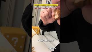 男孩用餐巾纸包着学校饭菜，带回家给爸爸吃～爸爸笑着把食物全部吃完，“不能辜负孩子的心”  #童年 #暖心 #趣闻