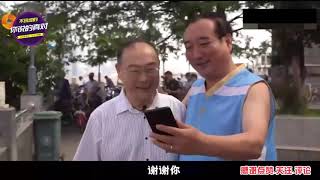 金灿荣回武汉老家：吃街头小吃，逛武汉大桥，碰到粉丝要合照!