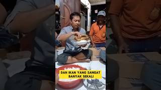 momen lucu ketika melihat teman makan di pesta pernikahan ‼️#ngakak #lucu #makan #kocak #makanbesar