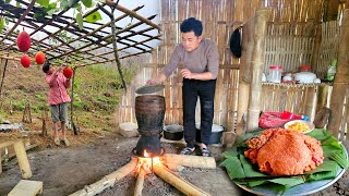 After picking gac fruit to sell, dad cooked sticky rice with gac fruit that Phuong Vy really liked.