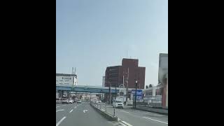 救急車の緊急走行。動画の最後に出てくる白の車が緊急走行妨害をしてきました。ぜひ緊急車両は優先で。#緊急走行 #緊急車両 #救急車 #shorts ##short #サイレン #救急