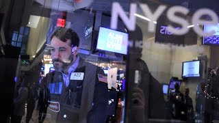 S&P 500 ends about flat after mixed earnings, opening glitch