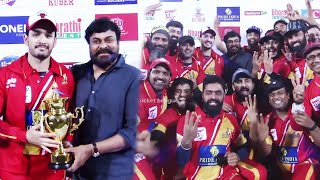 Megastar Chiranjeevi Presenting CCL Trophy To Telugu Warriors