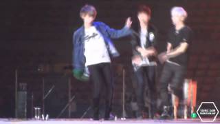 130524 Taemin slides on stage