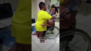 Meu filho tem 8 anos e quis aprender a fisioterapia 😭.                         #amor #viral_video