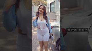Oh My God...Neha Sharma white outfit me bahut tight ho gayi hai na...| Bollywoodlogy | Honey Singh