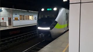 4154次北湖發車經由宜蘭線開往瑞芳的銀綠色微笑號EMU900型十輛一編組EMU933區間車