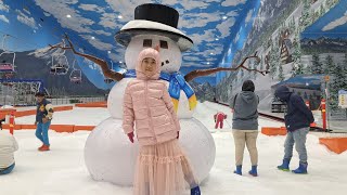 Arella kedinginan🥶main salju di Trans Snow World Surabaya