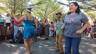 Así son las tardes en el parque libertad #parquelibertad #yajaira #dance