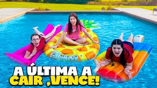 A ÚLTIMA A SAIR DA BÓIA GANHA O DESAFIO NA PISCINA