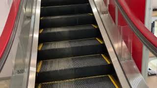 ヤマダ電機久里浜店エスカレーター escalator Yamada Denki Kurihama electronics shop Kanagawa Japan