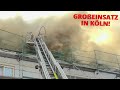 [MASSIVER DACHSTUHLBRAND] - Mehrstündiger Großeinsatz der Feuerwehr Köln | Starke Rauchentwicklung -