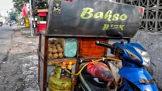 KETEMU BAKSO JUMBO ENAK & MURAH!!!,JUALAN PAKAI GEROBAK DI ATAS SEPEDAH