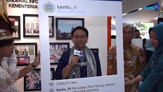 Menlu RI Retno Marsudi Mencoba Menjadi Presenter Kemlu TV