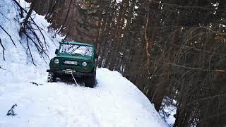 UAZ 4X4 OFFROAD IN SNOW WITH WINCH 4K