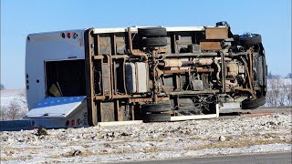 5 injured after bus tips over on Highway 163