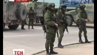 Озброєні бойовики вимагають севастопольських прикордонників здатись