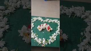 முல்லைப் பூ கட்டுவது எப்படி/முல்லைப்பூ#entertainment/how to tie jasmine with hibiscus/கதம்பம்/short🌺