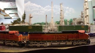 Modern BNSF at the Carquinez Club Open House