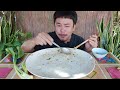 mukbangก๋วยเตี๋ยวแห้งหมูเด้งหมูหมักเส้นหมี่