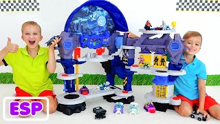 Batcave Playset para niños Desembalaje de juguetes y juega con Vlad y Niki