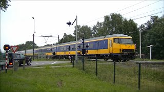 Spoorwegovergang Rosmalen // Dutch railroad crossing