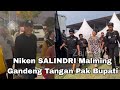 TERBARU NIKEN GANDENG TANGAN MAS LINDRA LAGI MALMING AN DI TAMAN