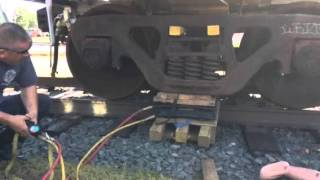 Lift a railcar with high pressure airbags