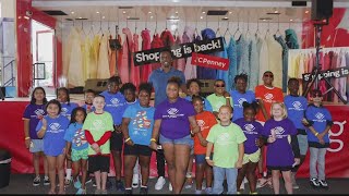 Atlanta Hawks forward Onyeka Okongwu surprises kids with back to school shopping spree