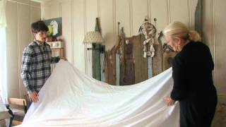 How to Make a Bed with a Linen Sheet, the traditional way