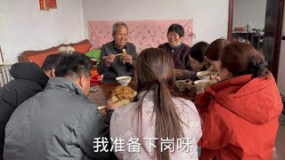 外孫女回北京,姥爺做可口飯,全家圍一起歡聲笑語,期待下次團聚