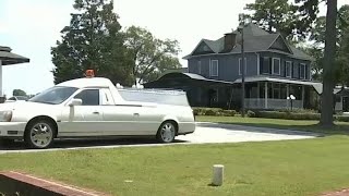 ‘This is not right:’ Clayton County funeral home blows whistle after receiving decapitated baby