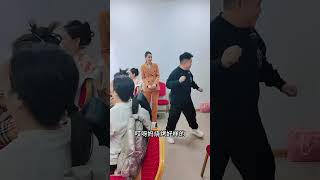 领导来检查 结果遇到二货员工 这员工不能用啊南风大剧院小胖子